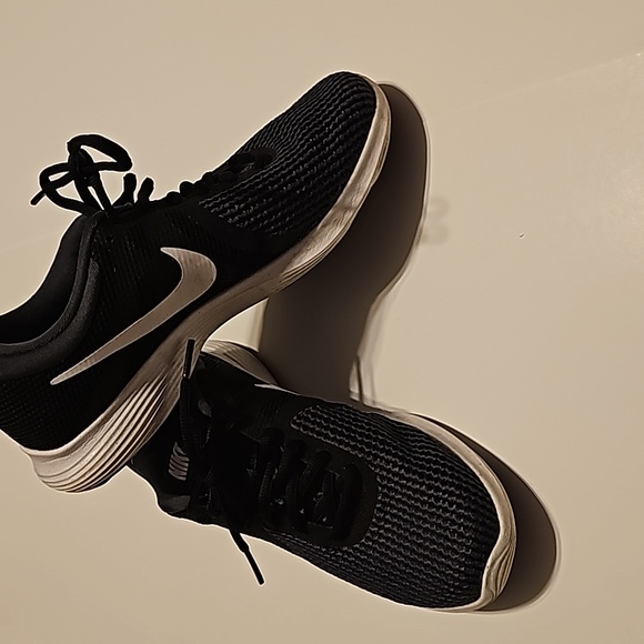 Nike Revolution 4, women size 7.5 black. - Picture 5 of 5